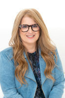 Lisa R Zonder